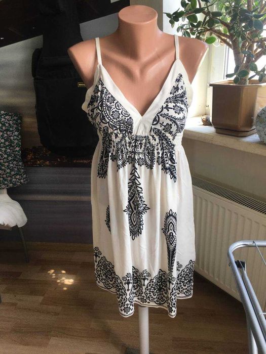 Платья, сарафаны.