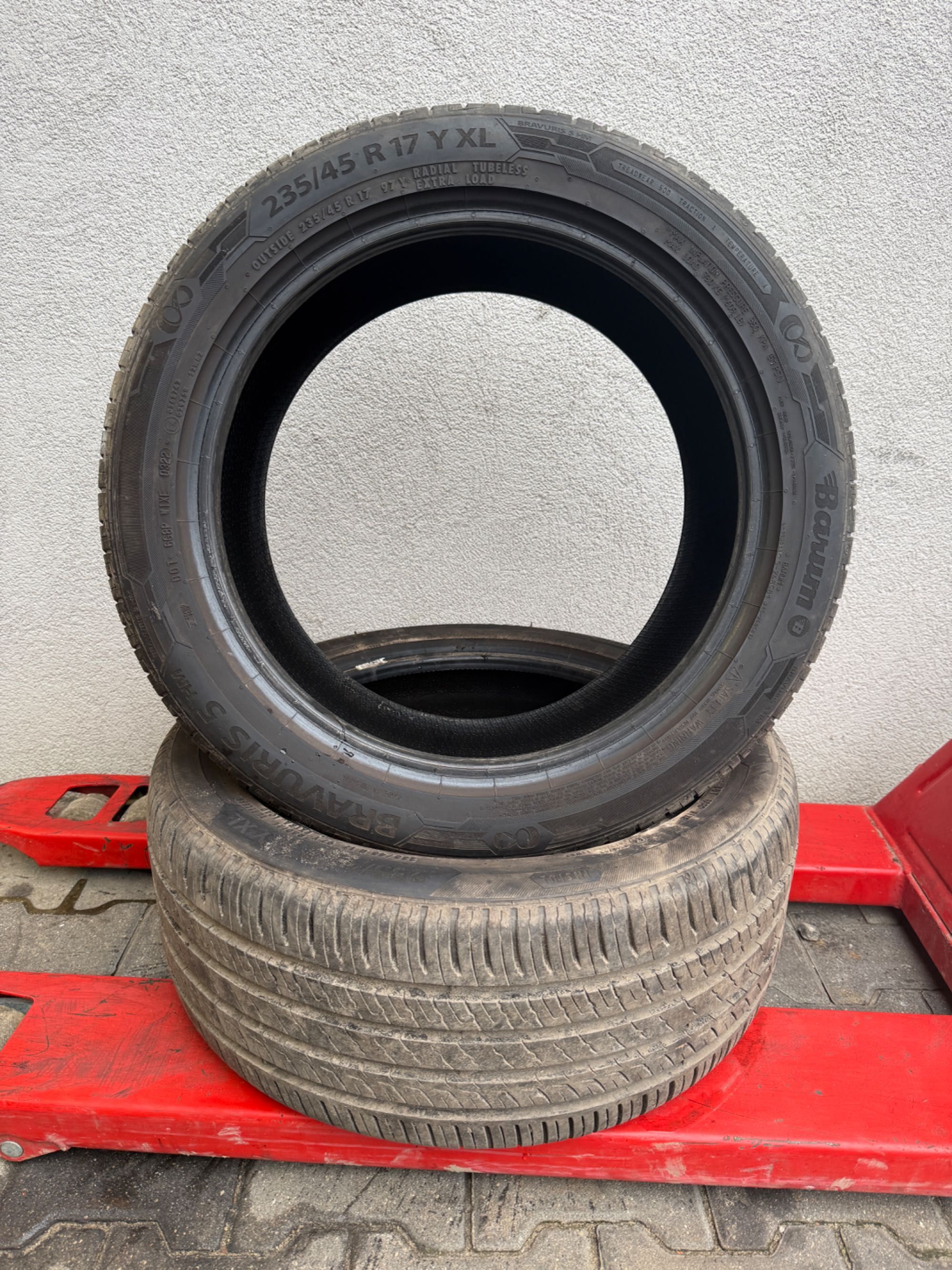 Para opon Barum Bravuris 5 HM 235/45 r17 97Y XL jak NOWE !!! 2022 rok!