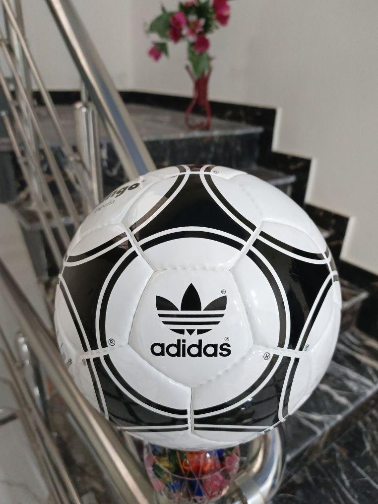 Piłka nożna Adidas Tango 1982