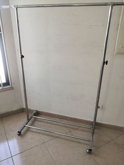 Charriot metálico ajustável