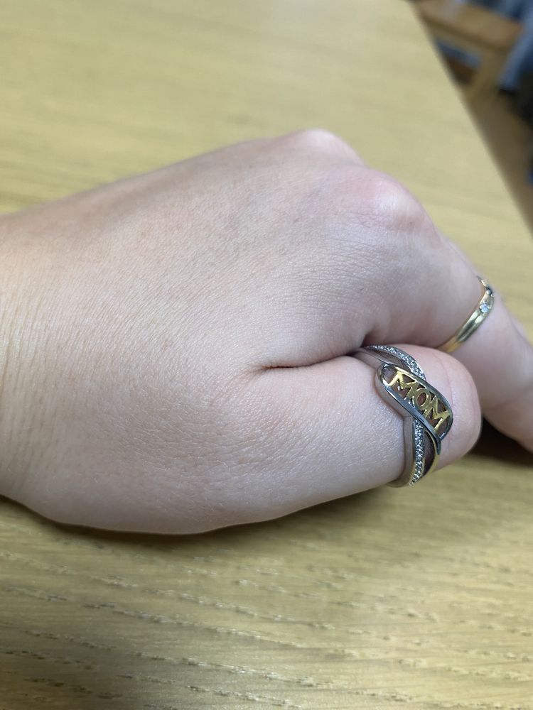 Srebrno-złoty pierścionek z napisem Mom, Silver S925
