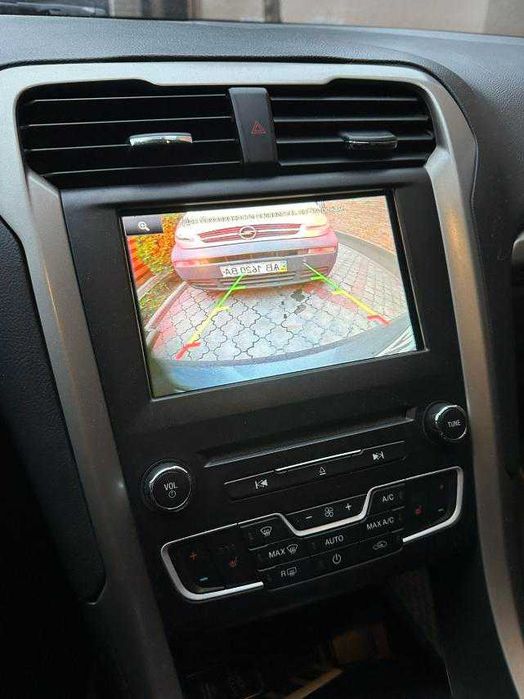 Камера заднього ходу виду на Ford Форд