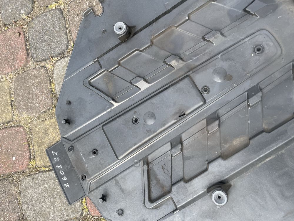 Osłona silnika BMW 4.4 V8 N63 F01 F04 F10 E71 E70