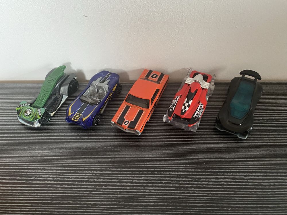 Hot Wheels 5 autek stan bdb- okazja