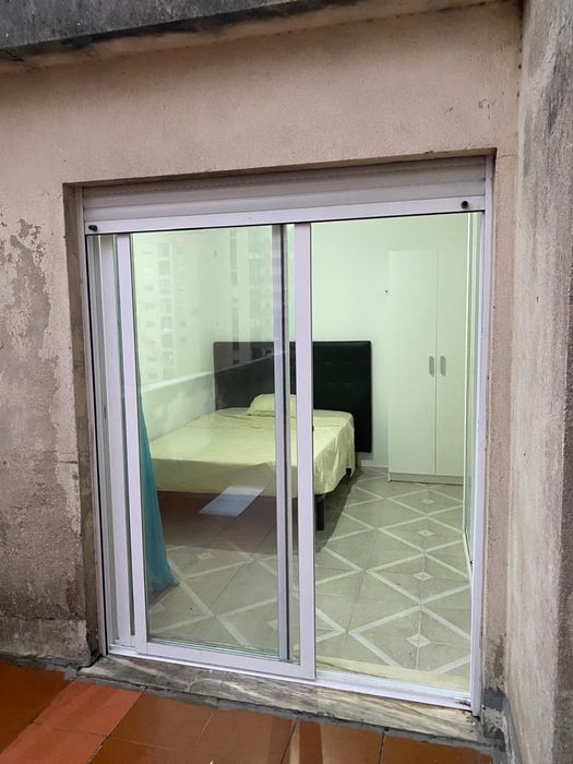 Aluga-se quarto de Casal nas Mercês