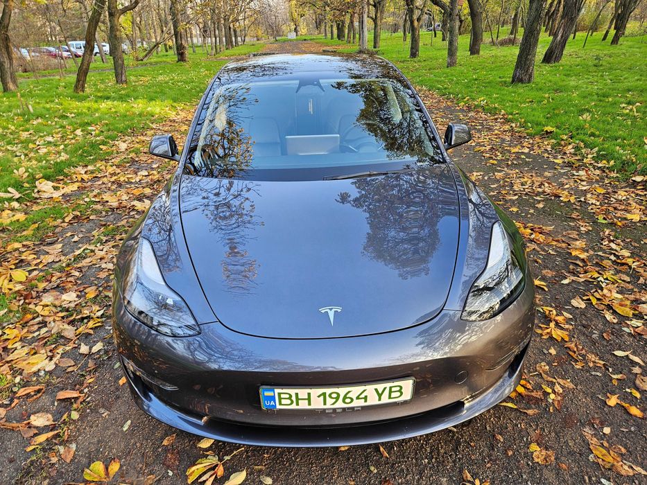 Продам Tesla Model 3  2023р. у відмінному стані
