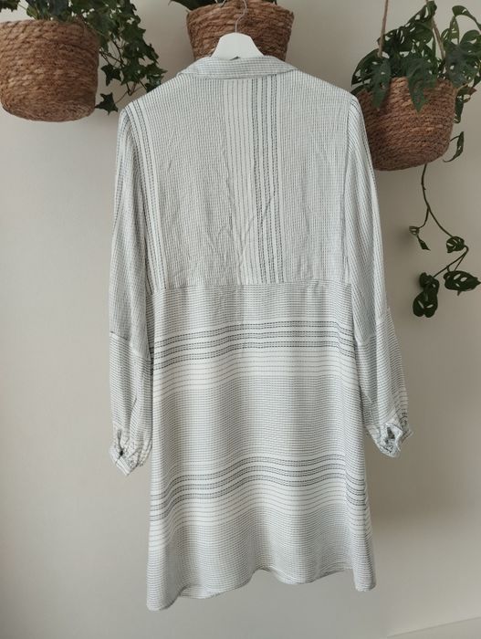 Wiosenna, letnia sukienka z długim rękawem, z guzikami, zwiewna z wisk