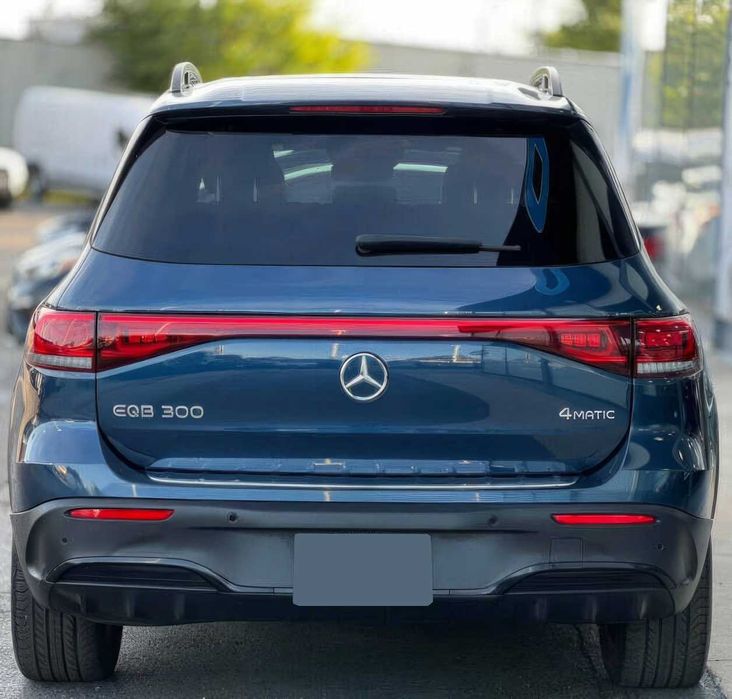 Mercedes-Benz EQB EQB 300 4MATIC      2022