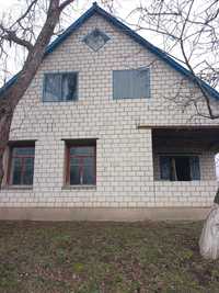 Продається дачний будинок із земельною ділянкою в селі Славна