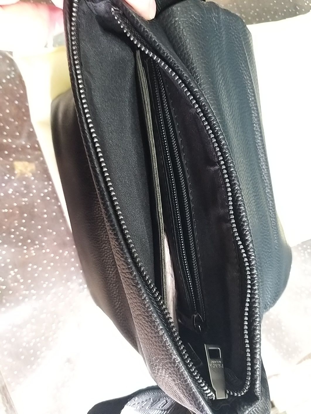 Продам мужскую сумку через плечо PRADA