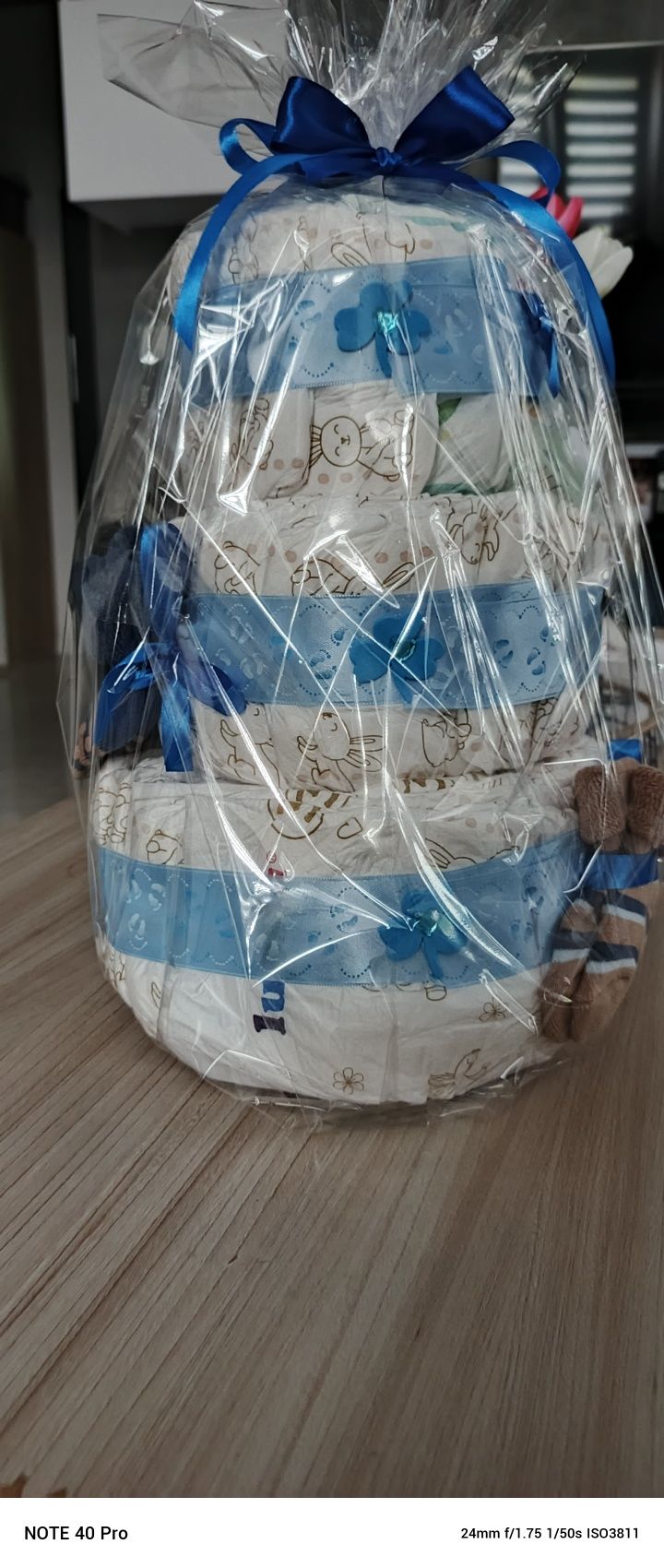 Tort z pampersow . Balony bubble