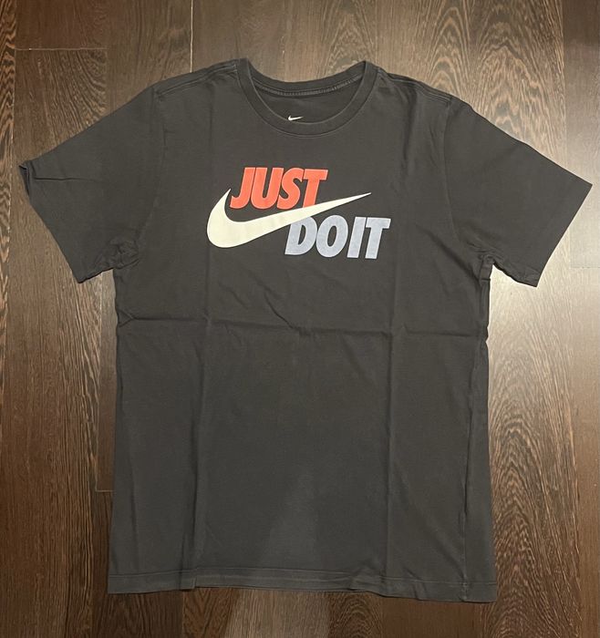 Tshirt preta Nike