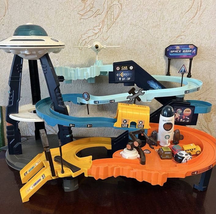 Трек парковка космическая станция с машинками, автотрек
