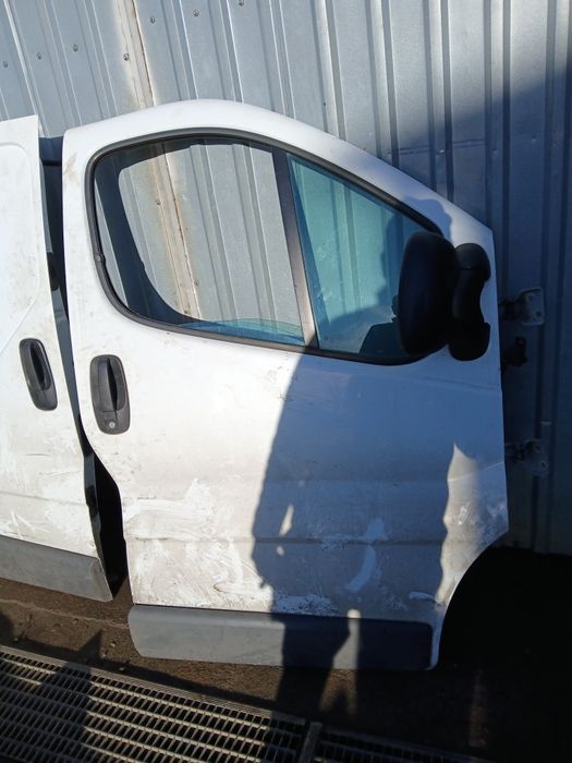 Prawe drzwi Opel Vivaro 2009r