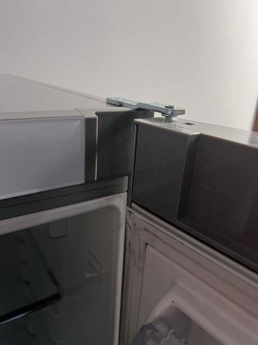 Lodówka Electrolux ERF3307AOX srebrna 155 cm