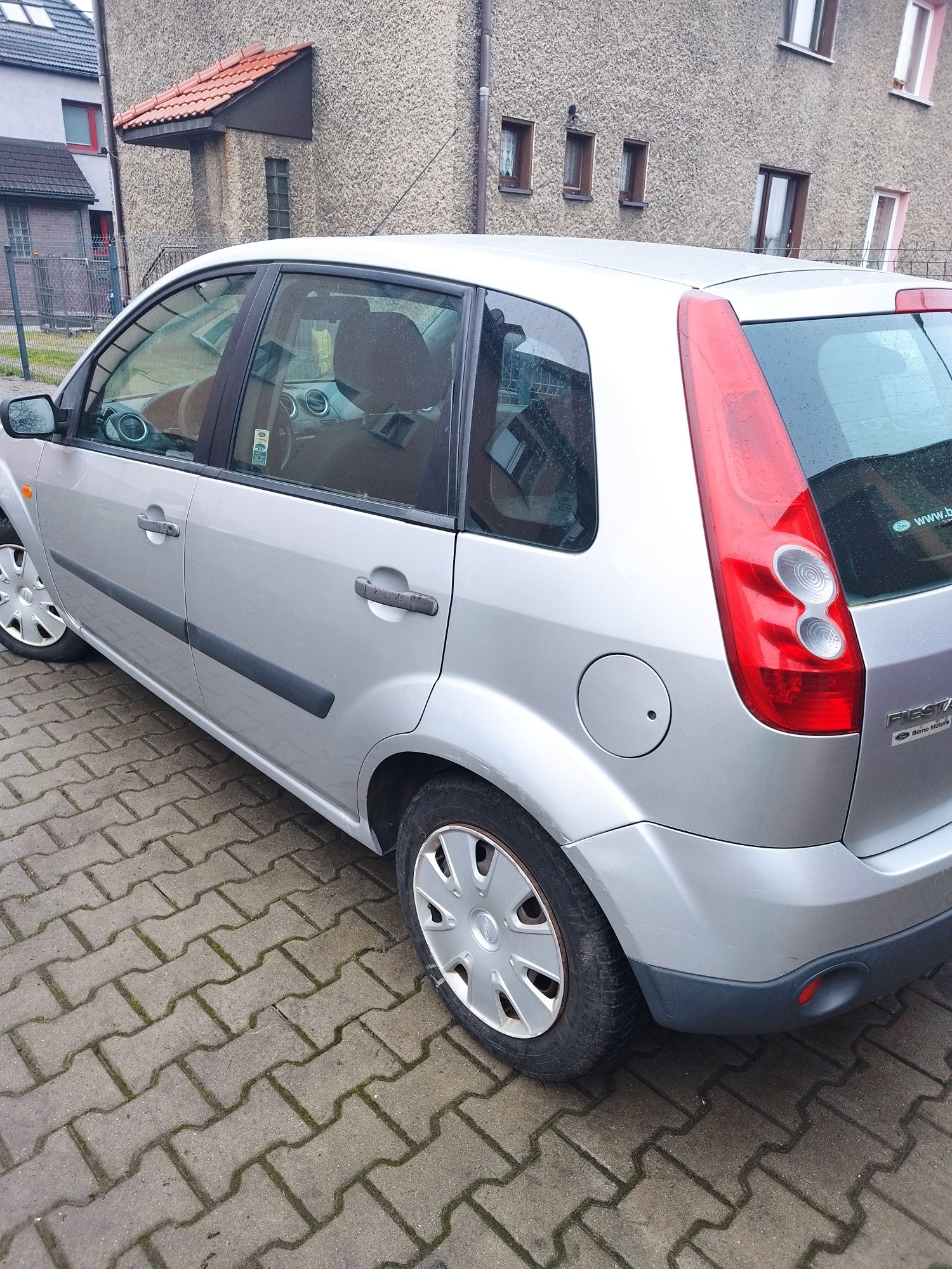 Ford fiesta benzyna 1.3 2007 mały przebieg