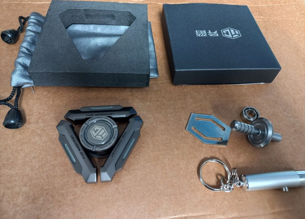 Металлический взрослый и детский спиннер в полном коплекте