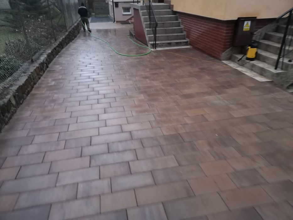 Układanie kostki brukowej, Montaż Ogrodzen z pustaków łupanych