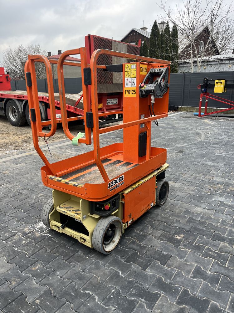 Wynajem podnosnika nożycowego- kolumnowego JLG 1230