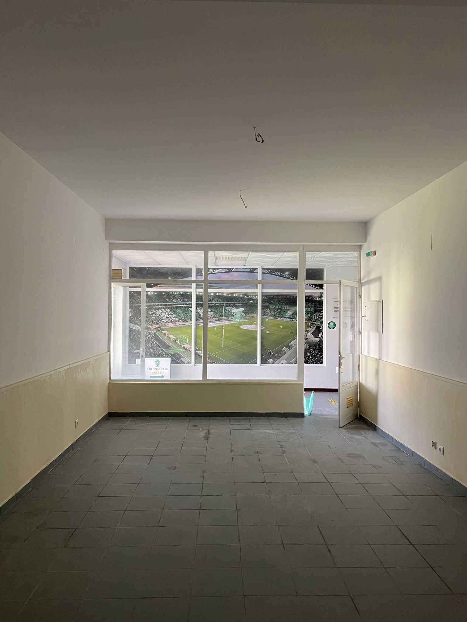 Espaço comercial na Rua de São João, Penacova - 83 Metros Quadrados