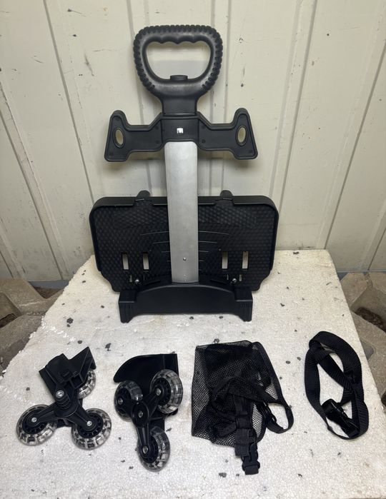 Wózek bagażowy z siatką i opaską