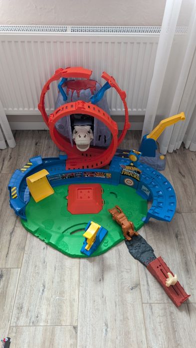Трек Хот Вілс Вулканічна арена Hot Wheels Monster Trucks T-Rex Volcano