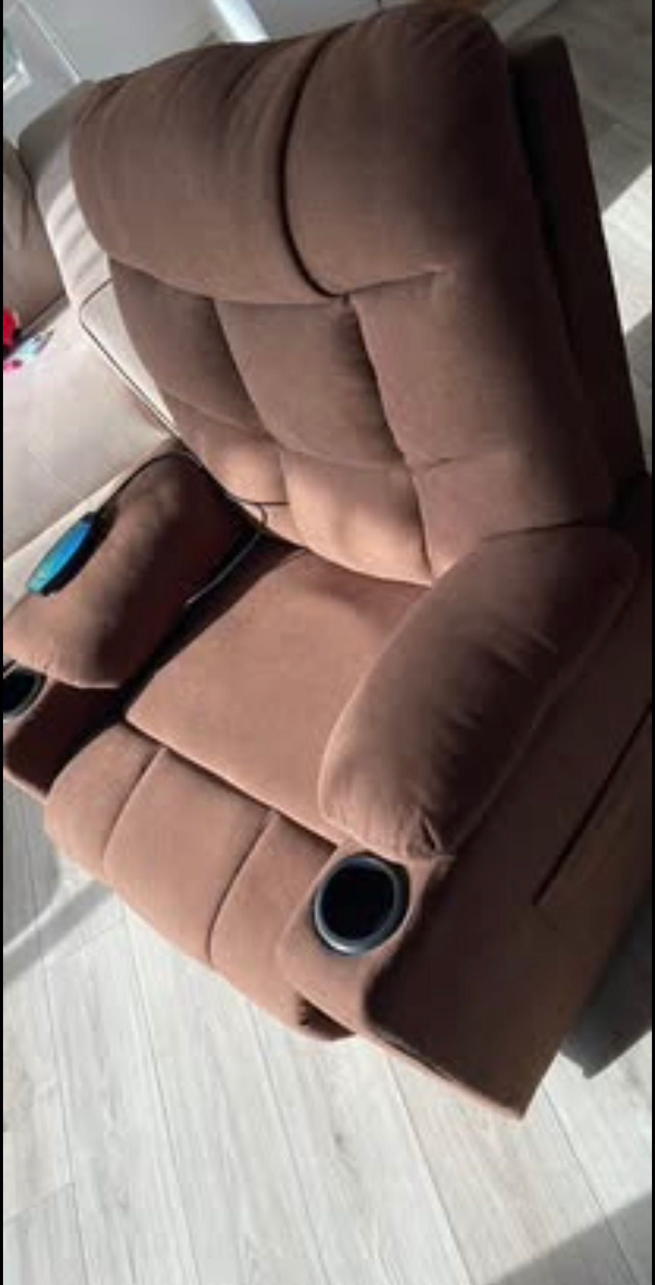 Poltrona elétrica reclinável com comando de massagens