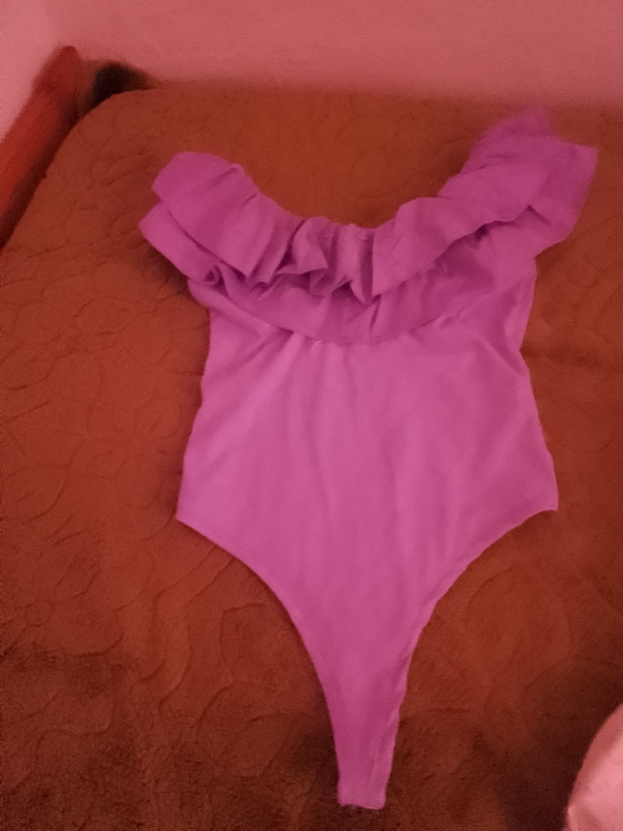 Vendo body novo cor lilás com folhos