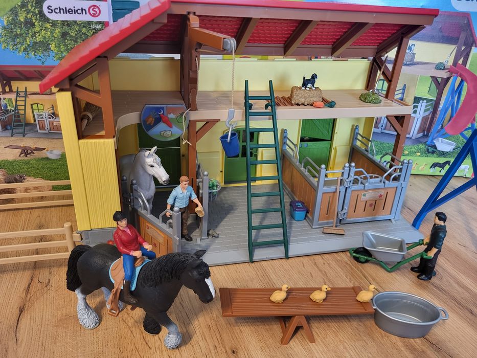 Stajnia Schleich dla koni