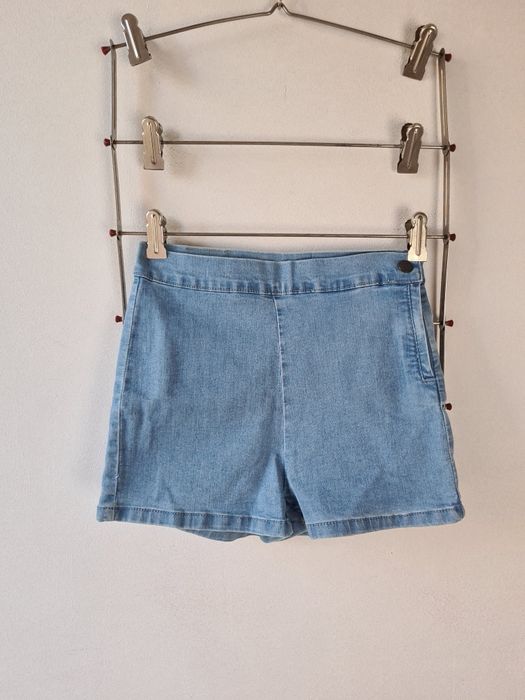 Jasnoniebieskie szorty Cropp