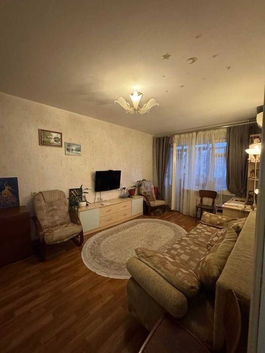 Продам 2 к, квартиру на Ильфа и Петрова/ семьи Глодан