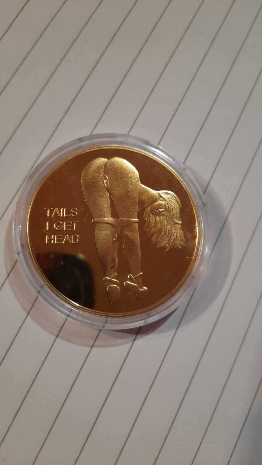 подарок любителю эротики секси девушка металл монета в капсуле
