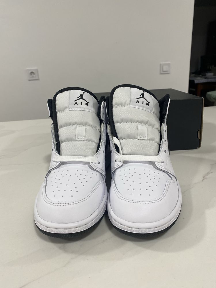 Nike air Jordan 1 mid preto e branco n36