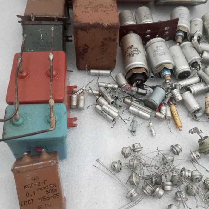 Цена 300грн до 1.5 кг!! Радиодетали времён СССР-конденсаторы/резисторы