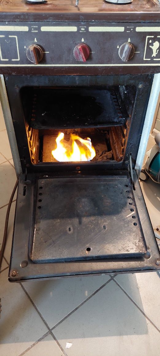 Продам газову 2-комфорну плиту в робочому стані