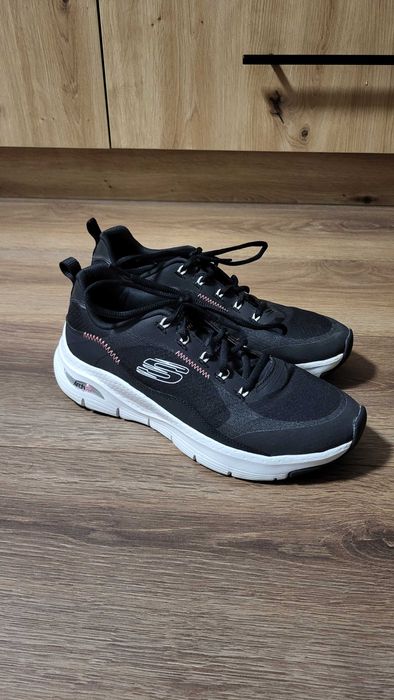 Кросівки спортивні Skechers чорні, жіночі