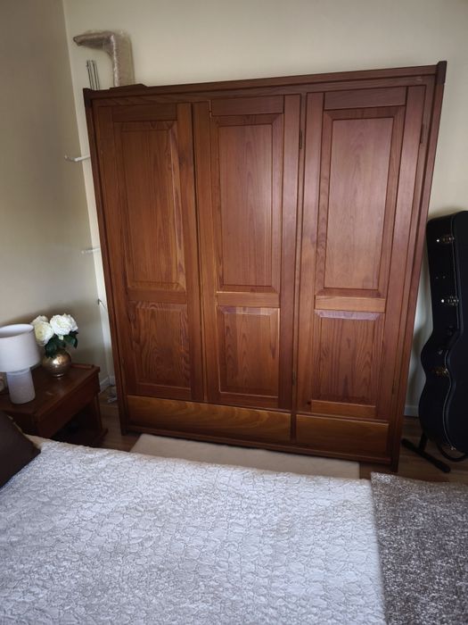 Quarto pinho  com roupeiro