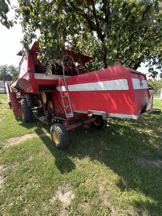 Комбайн зерновий Фергісон із січкарнею