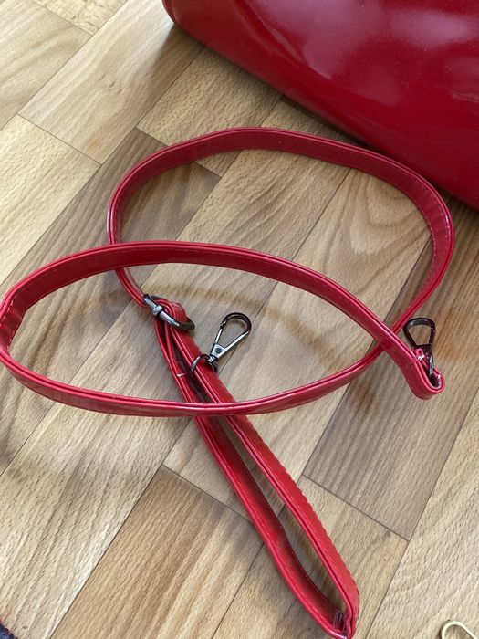 Продам лаковую сумку