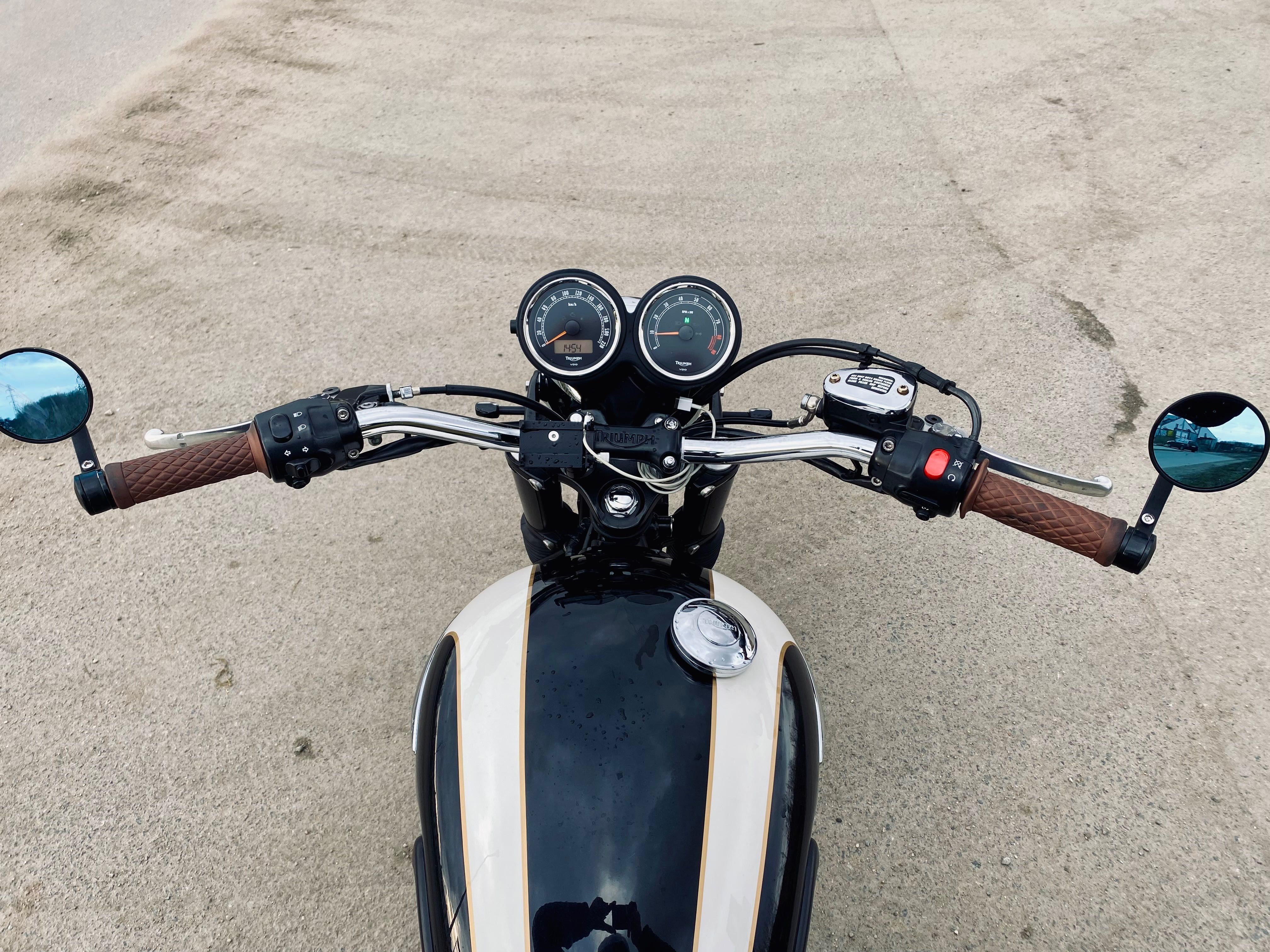 Bonneville T100 Cafe Racer Scrambler Custom