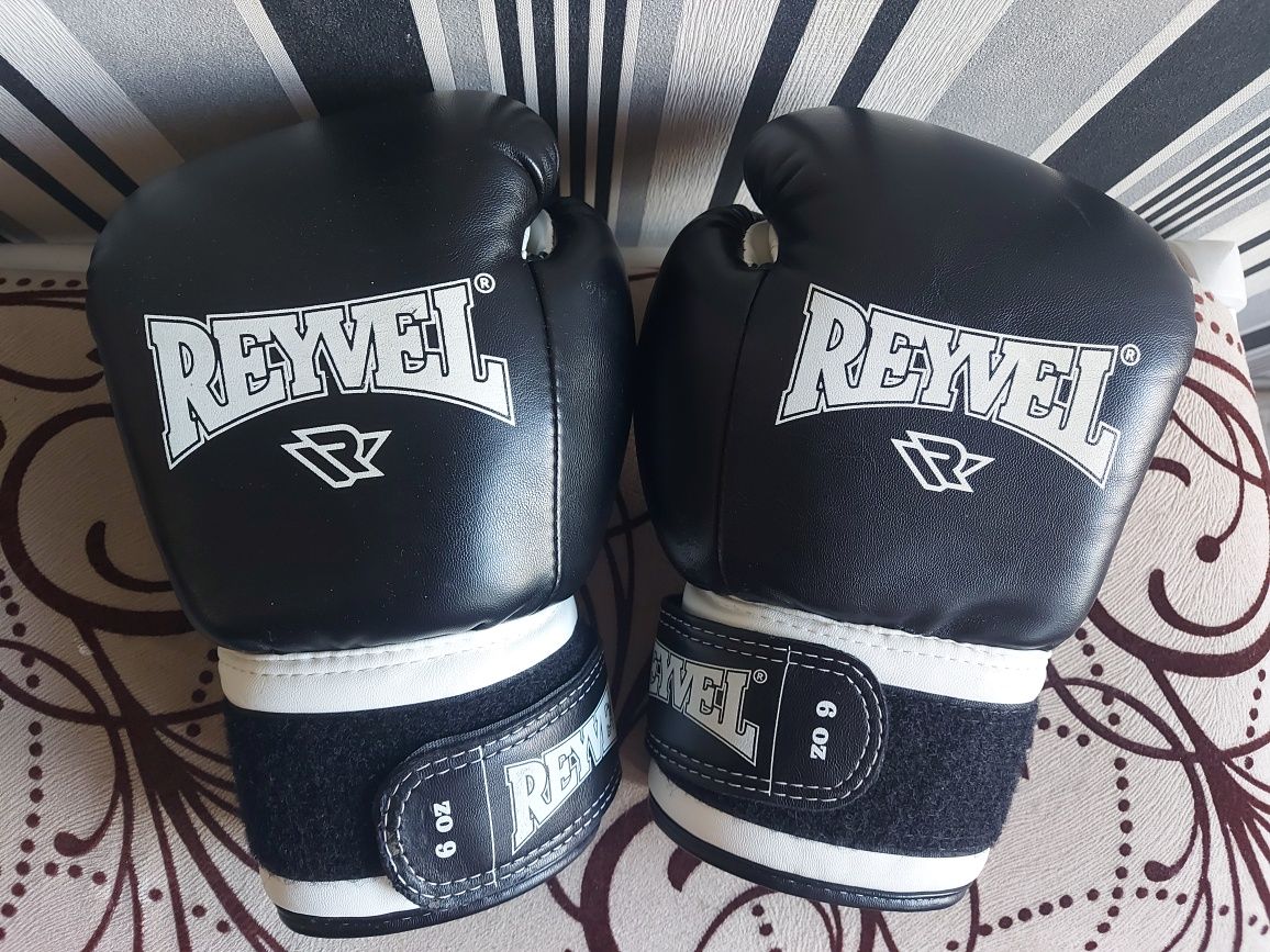 Продам рукавицы Reyvel 6 размер.