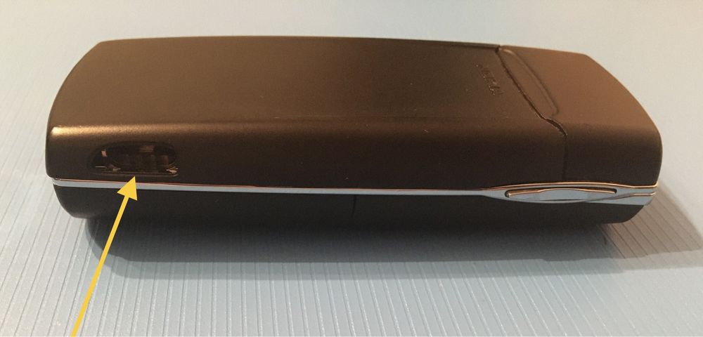 Nokia 8250 w metalowej obudowie imitującej nokię 8855 -ładniejszą 8850