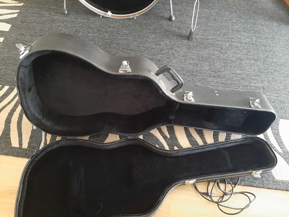 Fender CD - 60 CE com Estojo Rockcase e Amplificador Roland Cube 30 X