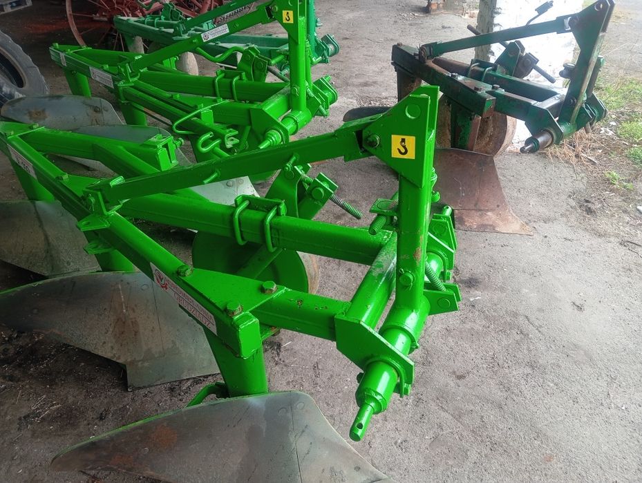 Продам польський плуг 3-30,3-35,грабалка,