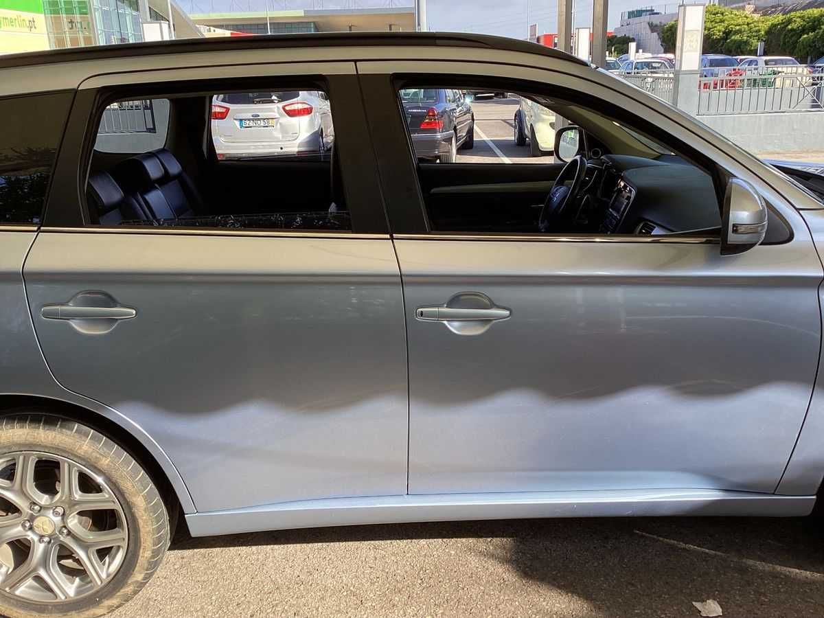 Mitsubishi Outlander PHEV Instyle 4WD 2014 — Híbrido Plug-in