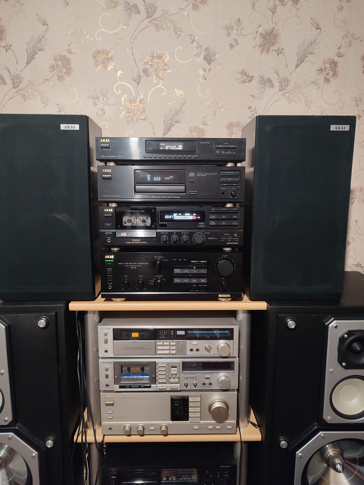 Стойка akai АМ-65.