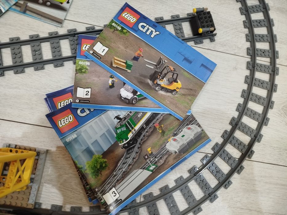 LEGO City 60198 pociąg towarowy