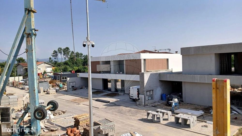 Moradia T4 para venda