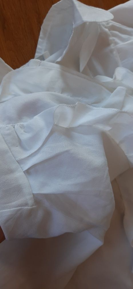 Biała koszula dziewczęca z falbanami