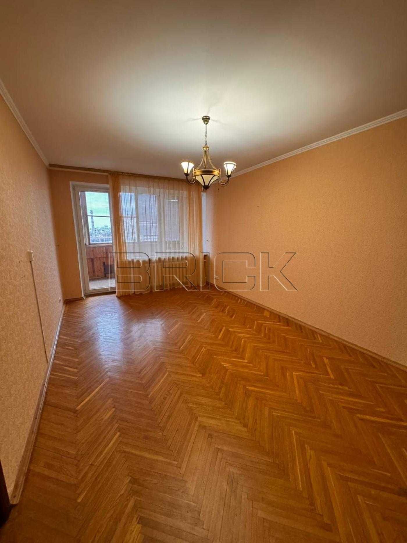 Продаж 2-к квартири / вул. Суворова 11 / 135 000 USD / 62м2